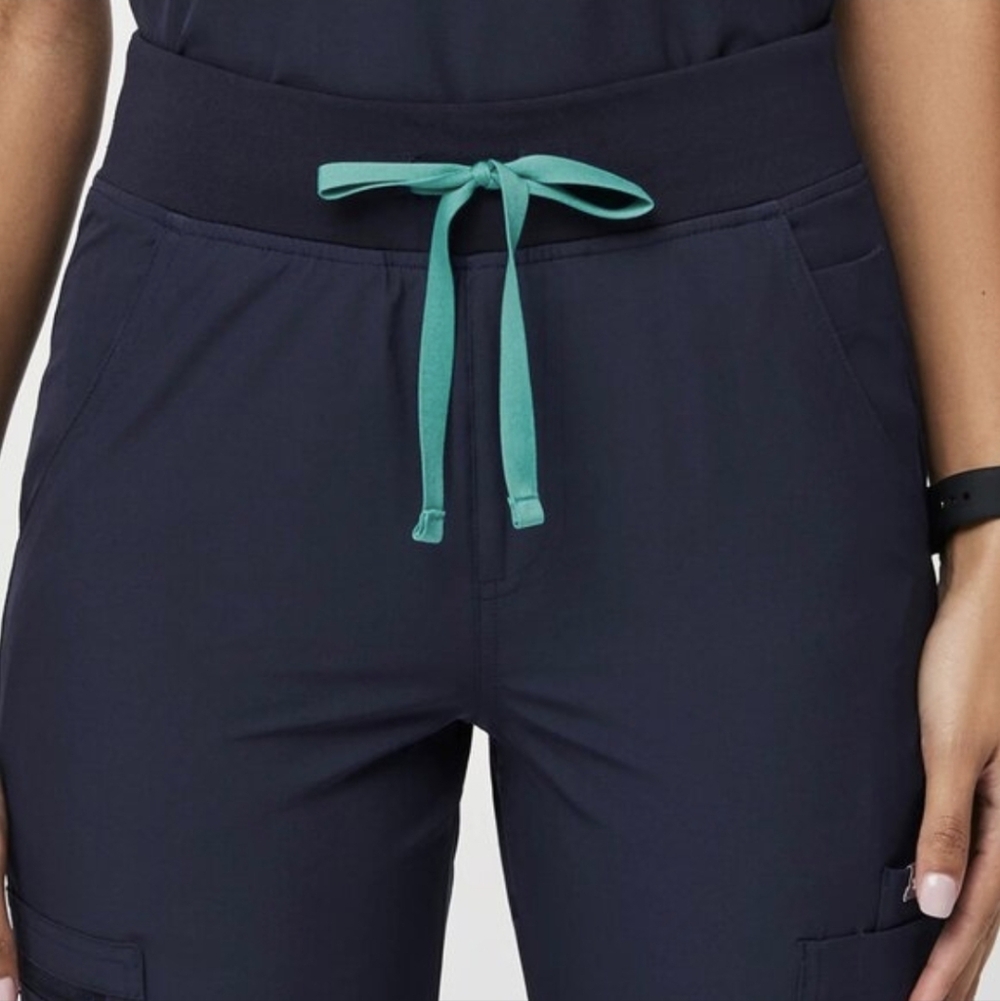 Figs Set of Navy Yola FreeX Lined Scrub Pants & Catarina FreeX Top - Picture 3 of 16